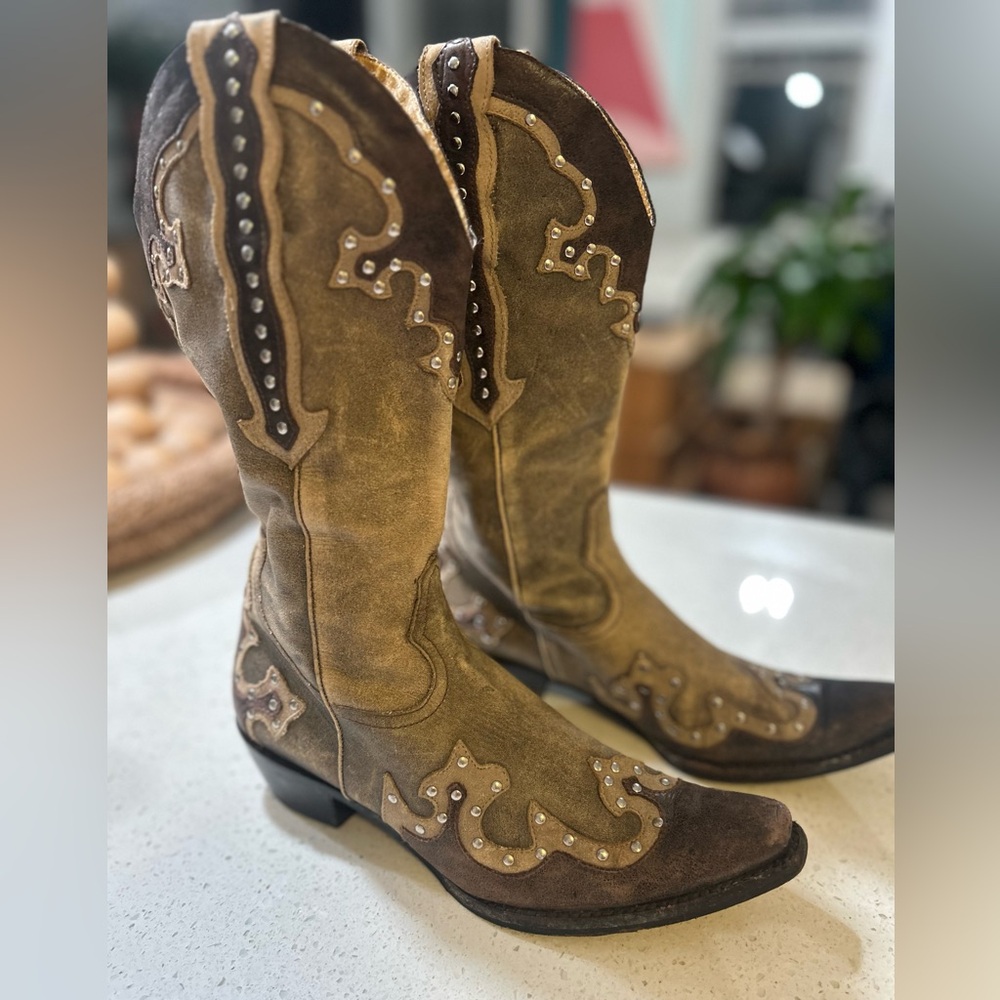 Gianni Bini Suede Western Tall Studded Snip Toe Designer Boots Size 6.5 M- LOVED